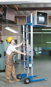 Materiallift GL mit angelegter Leiter