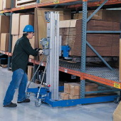 Materiallift SLA bei Lagerarbeiten