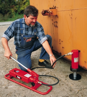 Anwendung der Yale Handpumpe mit Standrahmen